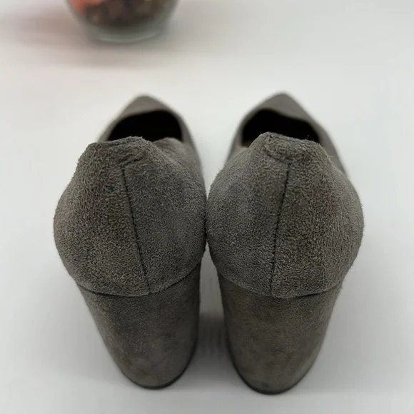 Marc Fisher Gray Pointy Suede Heels Size 7.5 MCH5808G - Picture 3 of 8
